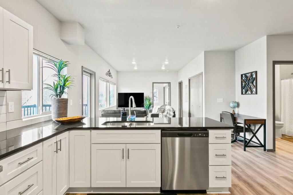 Spacious New 2 Bed 2 Bath Apt By Downtown Spokane Luaran gambar